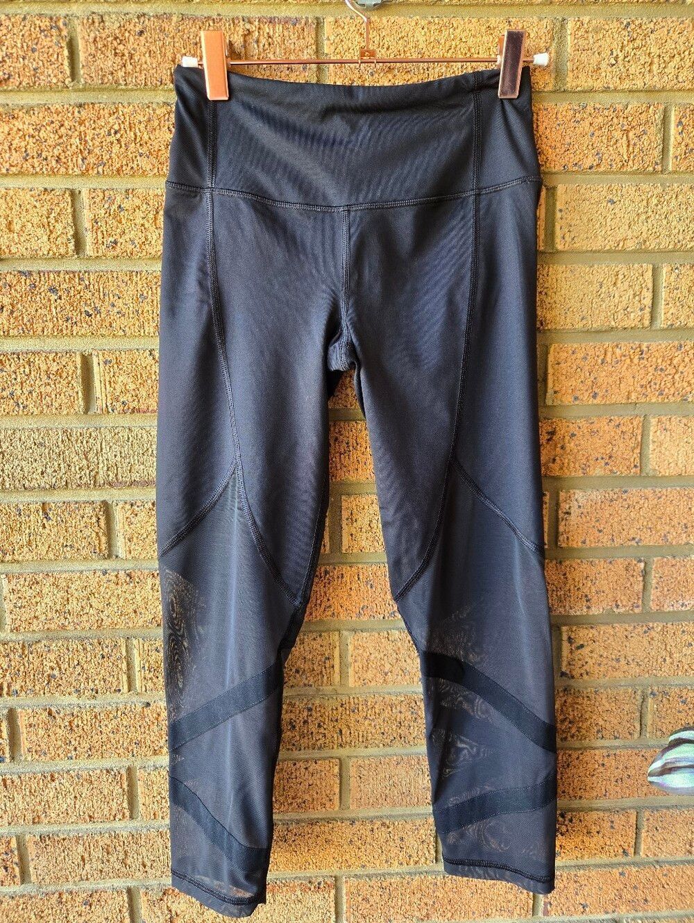 Victoria Sport Knockout Mesh Panel Capri Leggings Black XS